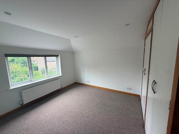 6 bed House to rent Image 12