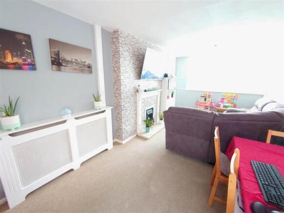 Living Room 2.jpg
