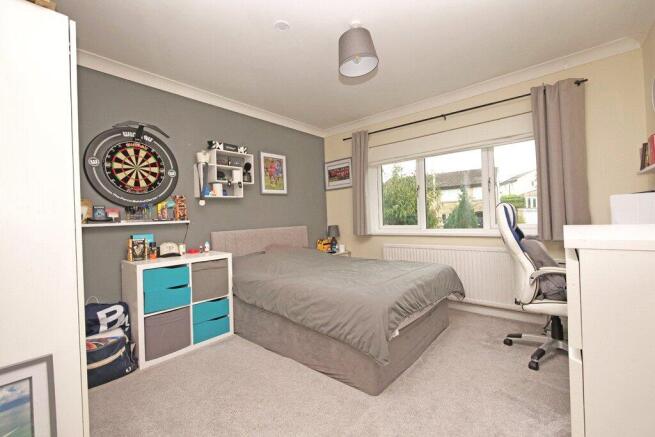4 bed Semi-Detached for sale Image 11