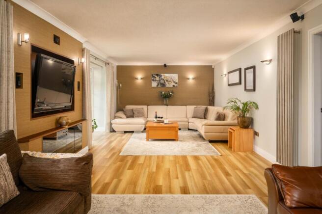 Oak Lea, Cliff Road, Crigglestone, Wakefield photo 3
