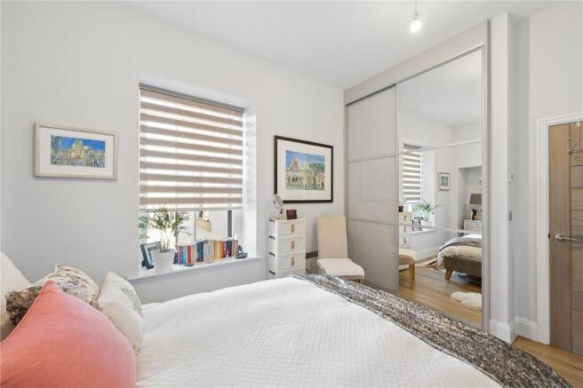 3 bed Apartment for sale Image 8