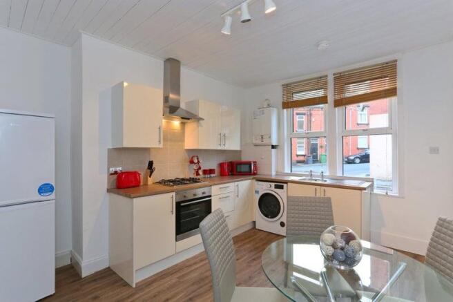 Modern 4-Bed HMO ¿ Moorfield Street, LS13 ¿ C