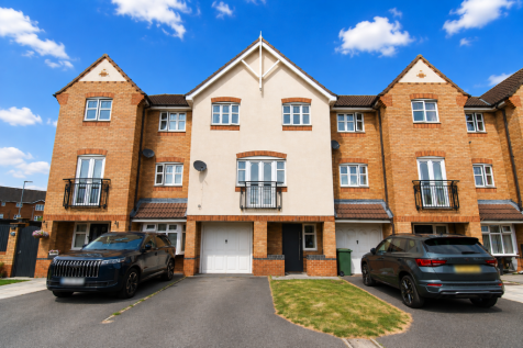 Hampton Court Way, Widnes, WA8 3ET