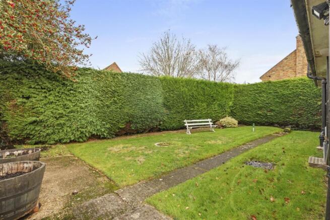 90 Main Rd, HP14 4QA-11.jpg