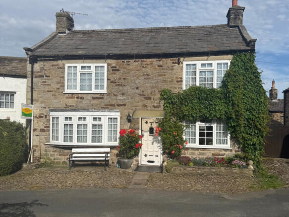 3-bed house on Walpardo, Reeth, Richmond, DL11 6TE, £260,000