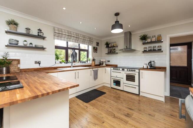 4 bed Detached for sale Image 5