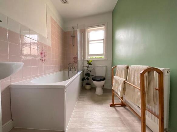 2 bed Flat for sale Image 7
