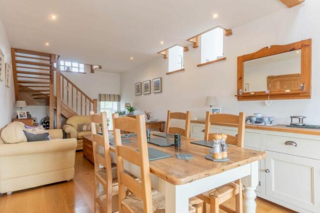 OPEN PLAN LIVING AREA