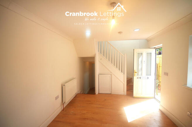2 bed end of terrace to rent Exeter Gardens, Cran
