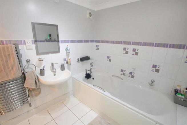 GROUND FLOOR BATHROOM