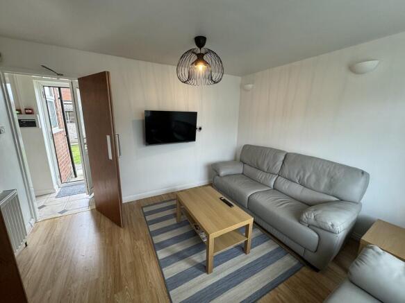 1 bed House Share to rent Image 4