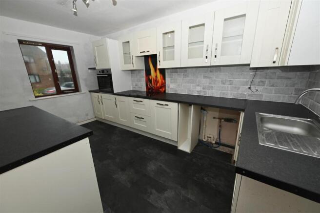 2 bed Terraced to rent Image 5