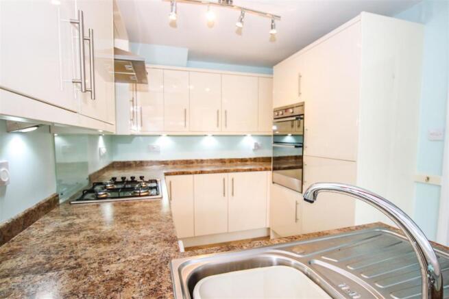 MODERN LUXURY FITTED KITCHEN