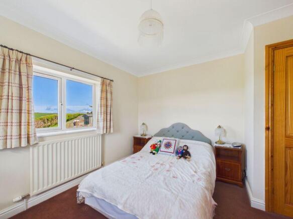 4 bed Detached for sale Image 11