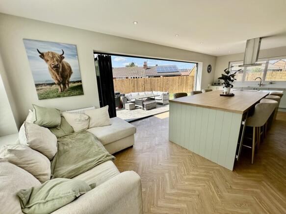 4 bed Detached for sale Image 4