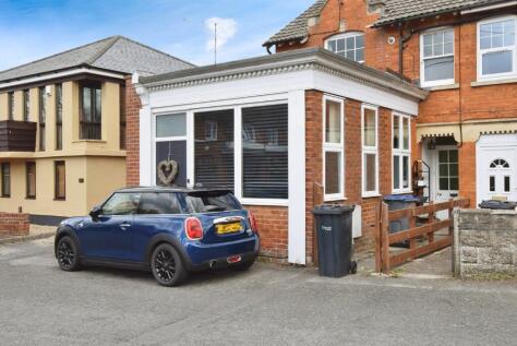 Bulford Road, Durrington, SP4 8HB