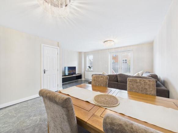 4 bed Town House for sale Image 4