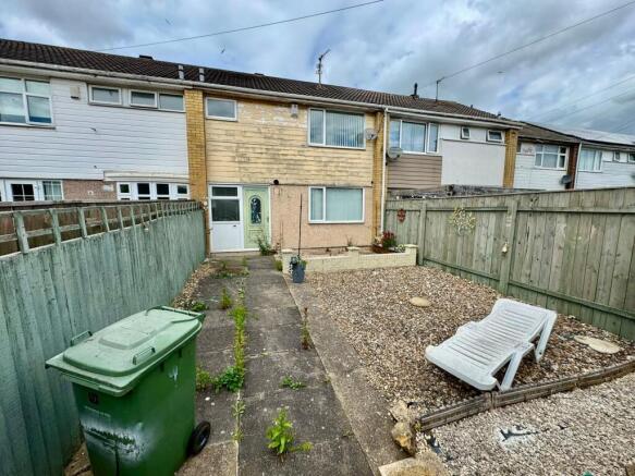 3 bed Terraced to rent Image 9