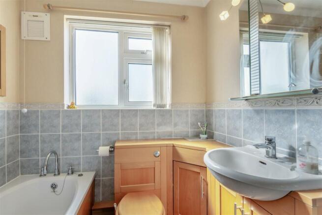 8611904-interior13.jpg
