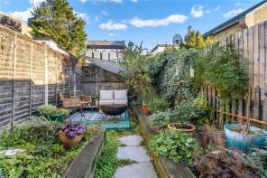 48, Ringslade Road, Wood Green, London N22 7TE