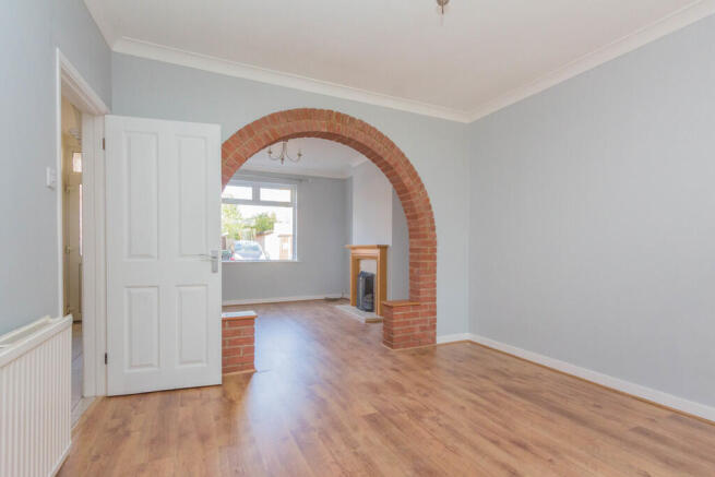 Lounge/Dining Roo...