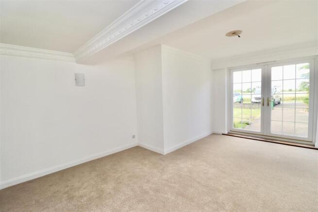 3 bed Detached to rent Image 5