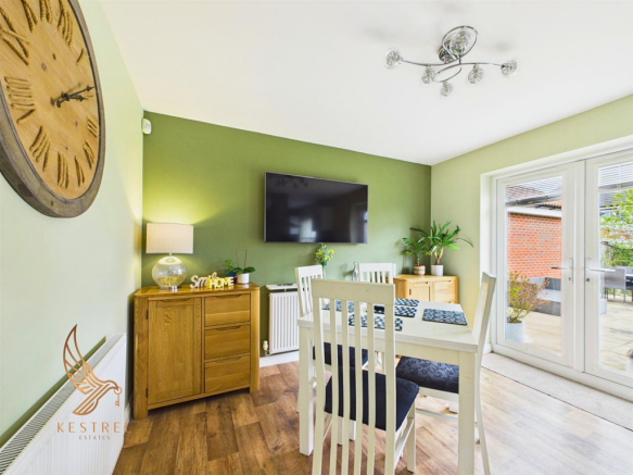 4 bed Detached for sale Image 9