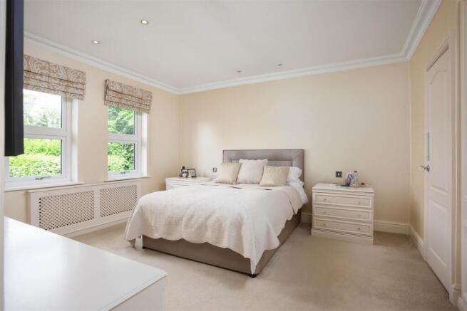4 bed Detached for sale Image 12