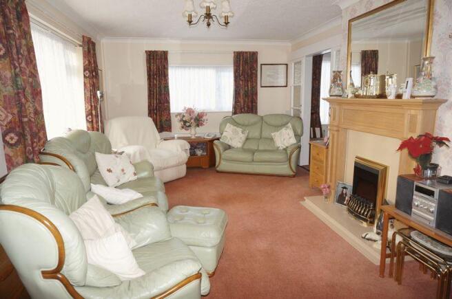6 Highfield - Lounge