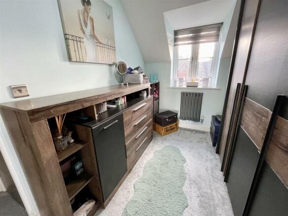 bed4 dressing room.jpg