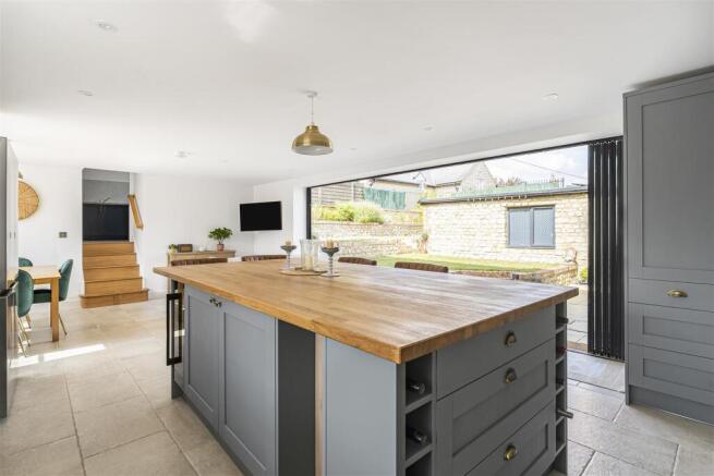 1 Kings Lane, Pury End