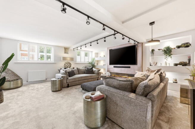 4 bed Semi-Detached for sale Image 6
