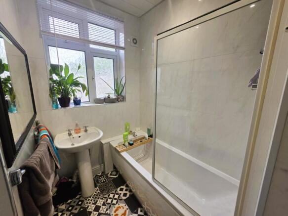 2 bed Flat to rent Image 6