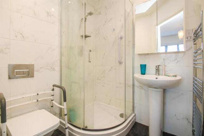 2 bed Apartment for sale Image 8