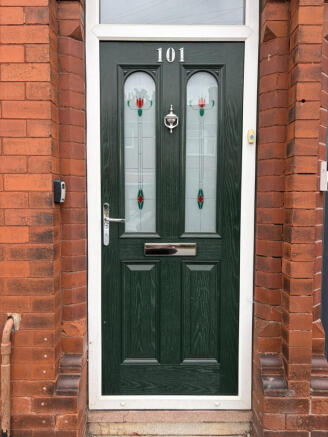 4 bed terraced house to rent Windsor Road, Droyls