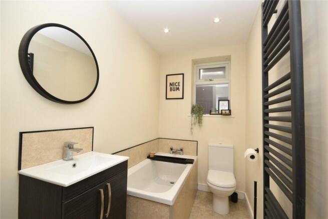 2 bed End of Terrace to rent Image 8