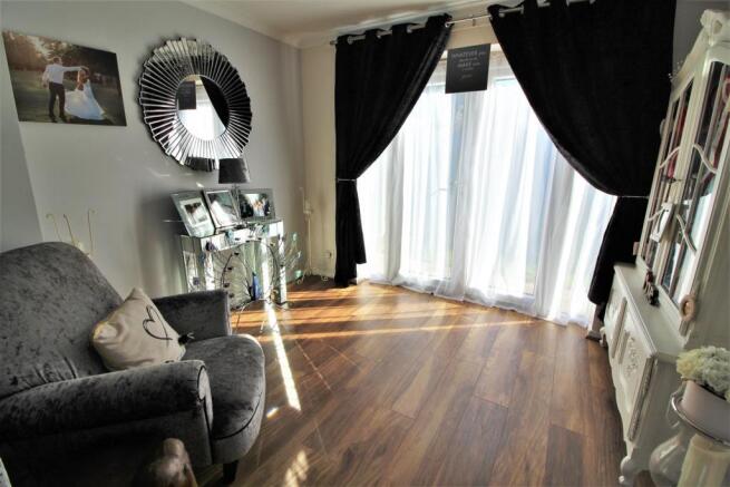 LOUNGE & DINING AREA