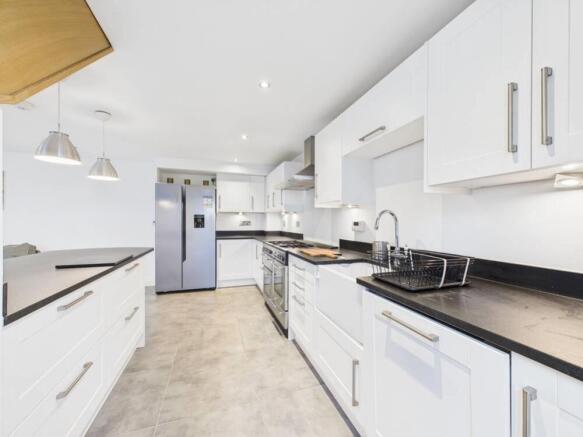 CAM03062G0-PR0134-STILL003-thumbnail-h750-70