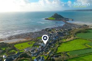 Tregear, Phillips Court, Turnpike Hill, Marazion TR17 0AX