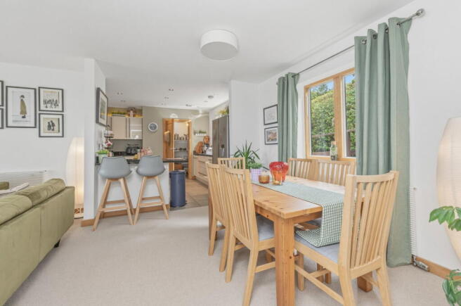 5 bed Detached for sale Image 7