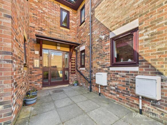 2 bed Apartment for sale Image 11