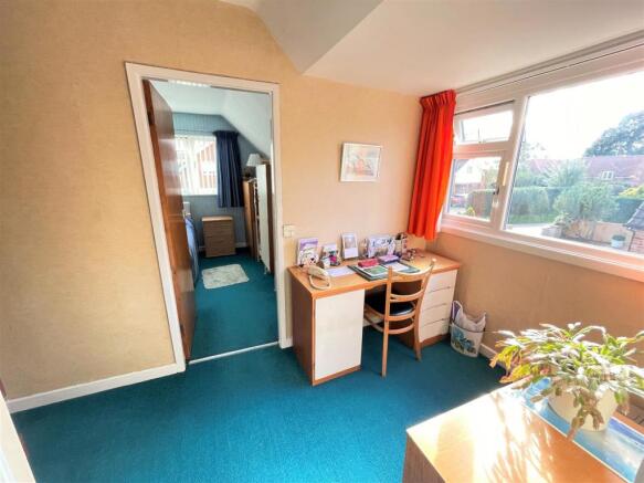 FIRST FLOOR LANDING