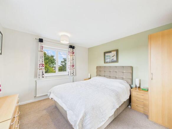 5 bed Detached for sale Image 8