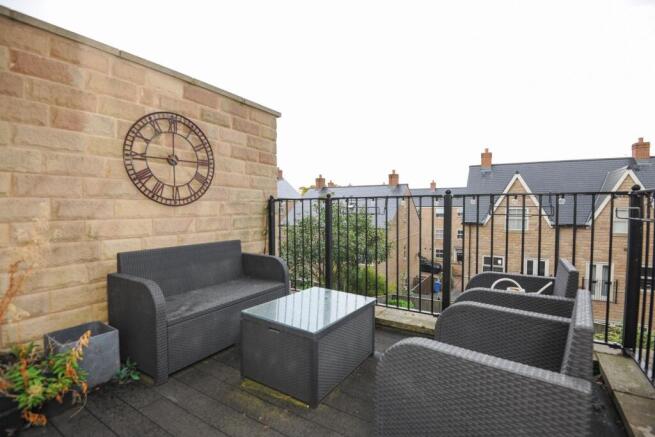 5 bed Detached for sale Image 9