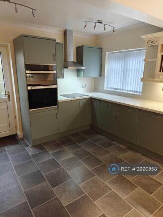 4 bed Detached to rent Image 12