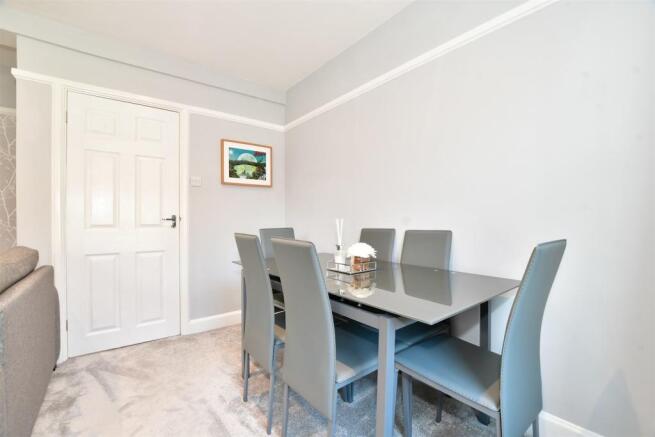 Lounge/Dining Room