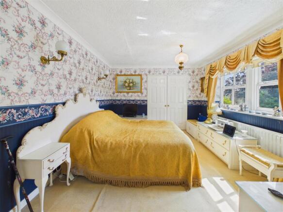 4 bed Detached for sale Image 6