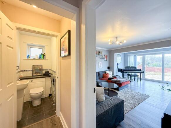 5 bed Detached for sale Image 9