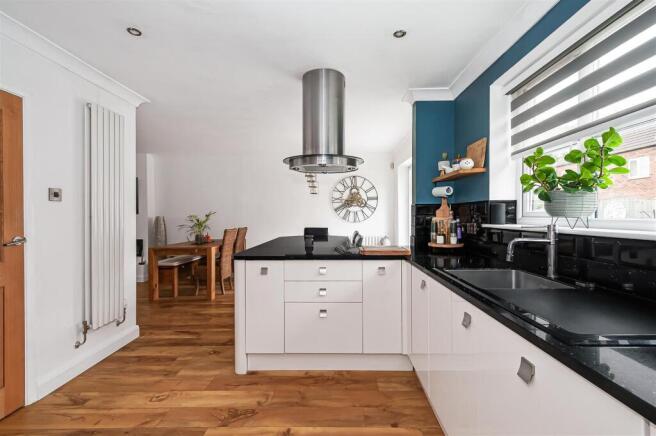OPEN PLAN BREAKFAST KITCHEN/DINING/LIVING ROOM