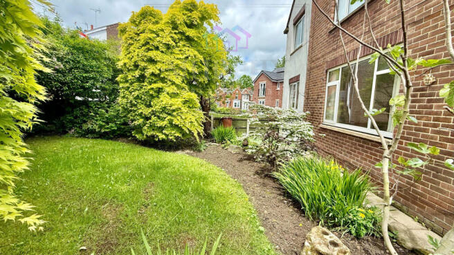 2 bed Flat for sale Image 12